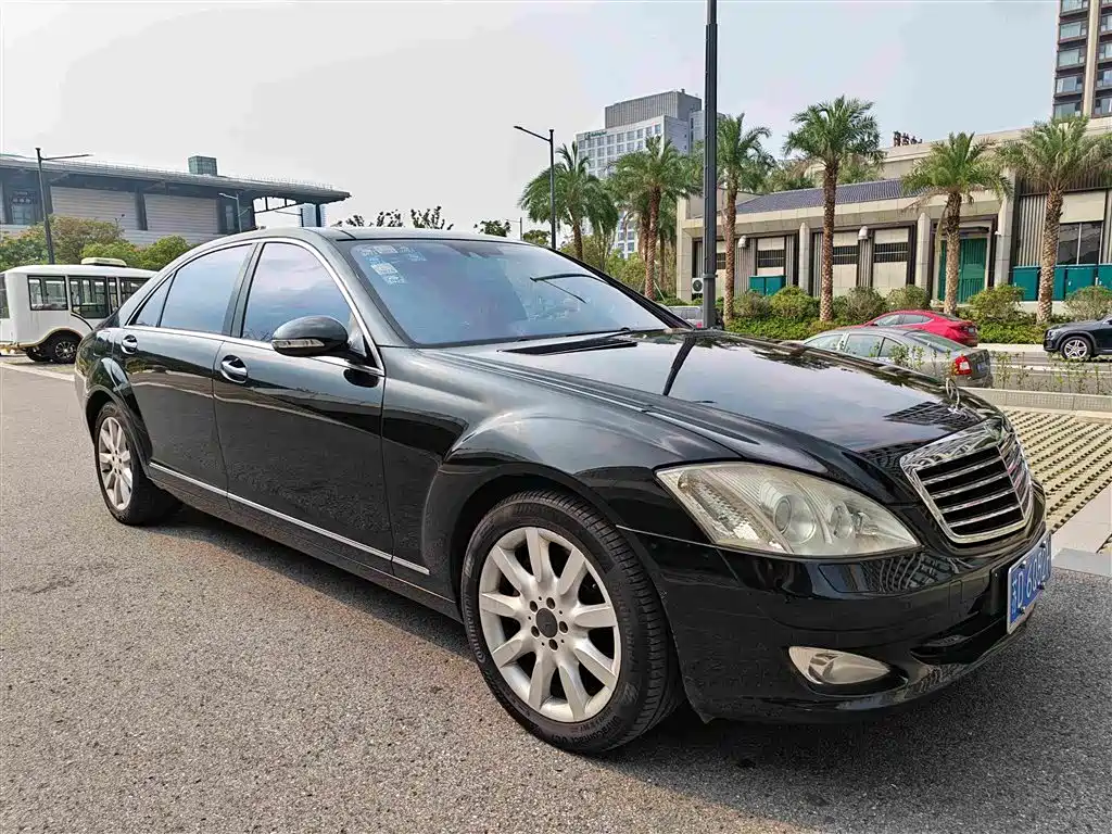 صورة 3 - Mercedes-Benz S-Class
