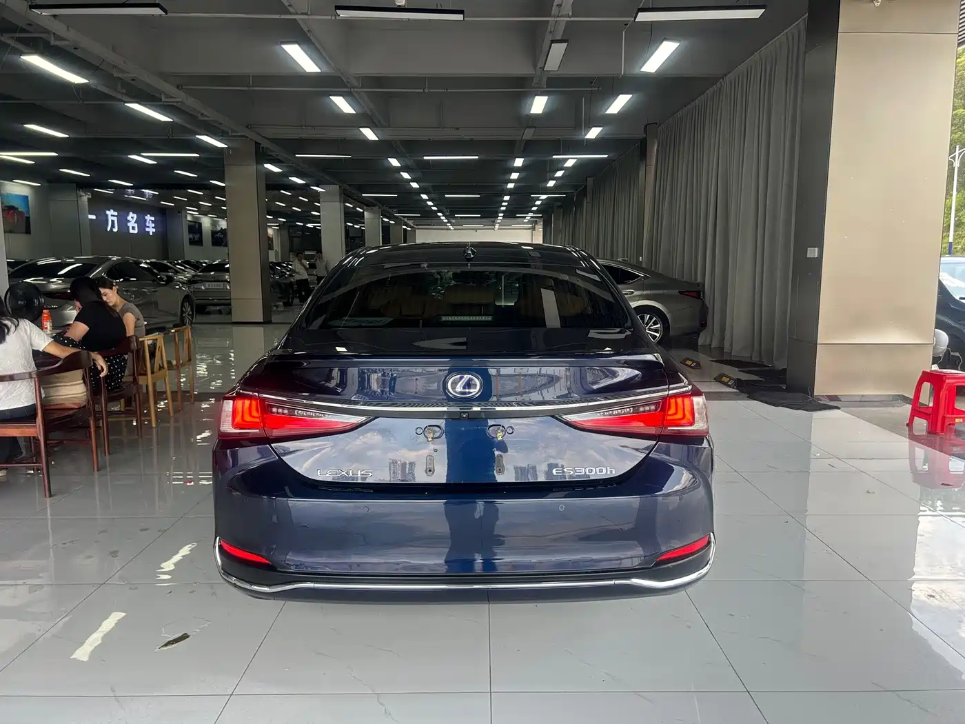 Фото 8 - Lexus ES