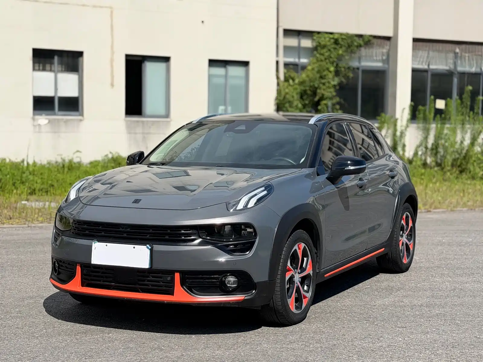 Photo 1 - Lynk & Co 02