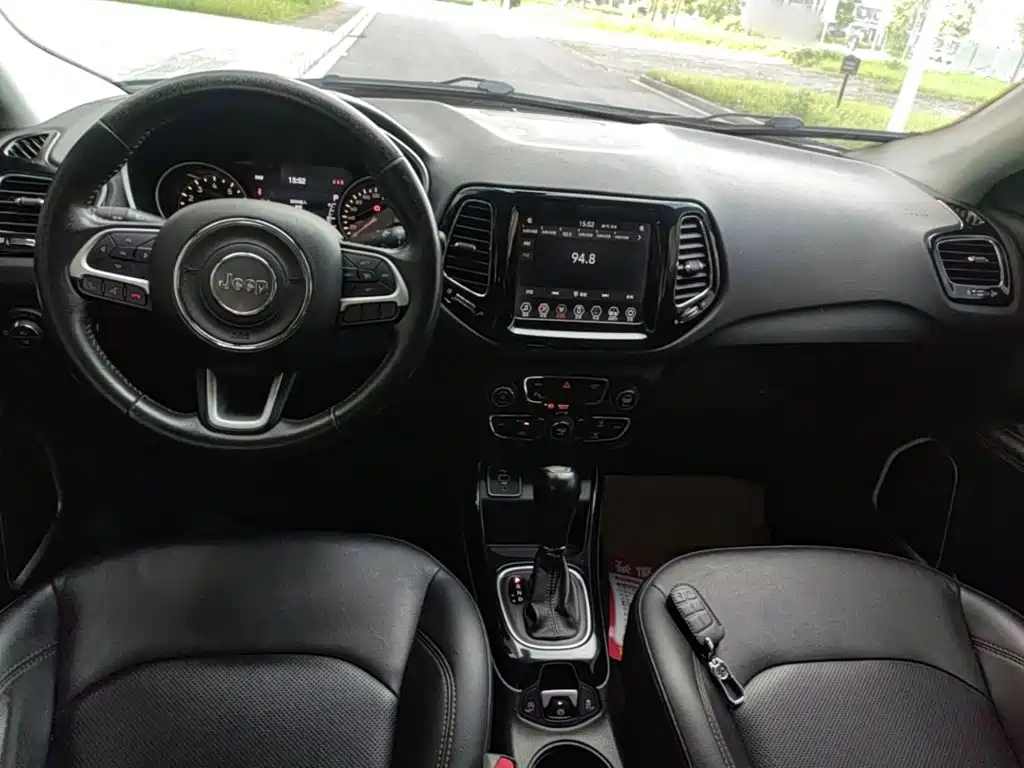 Фото 10 - Jeep Compass