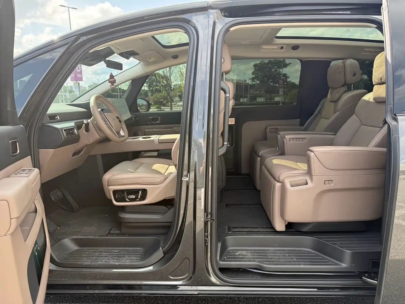 Li Auto MEGA 2026 2025 Model Home Family Special Edition