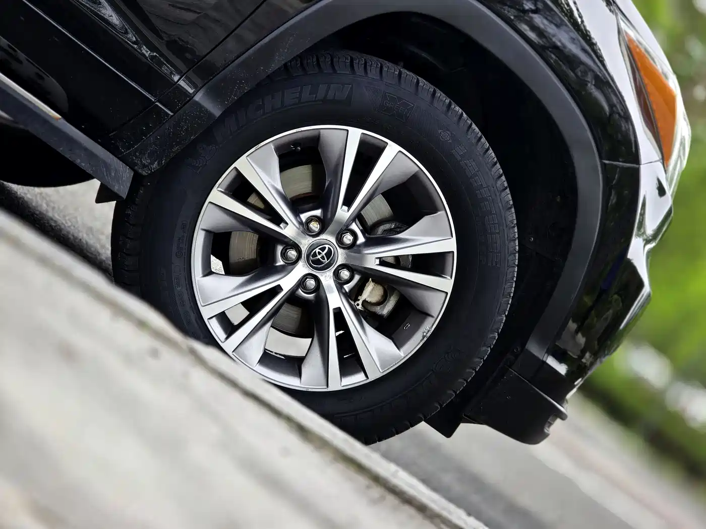 Photo 16 - Toyota Highlander