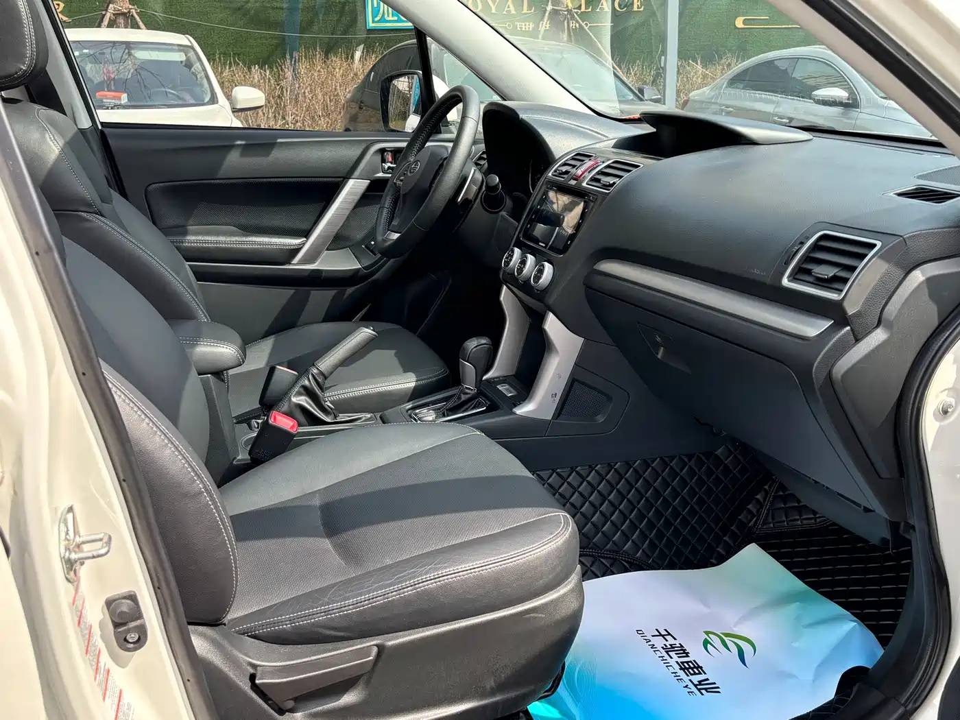 Subaru Forester 2015 2.0i Special Commemorative Edition фото 13