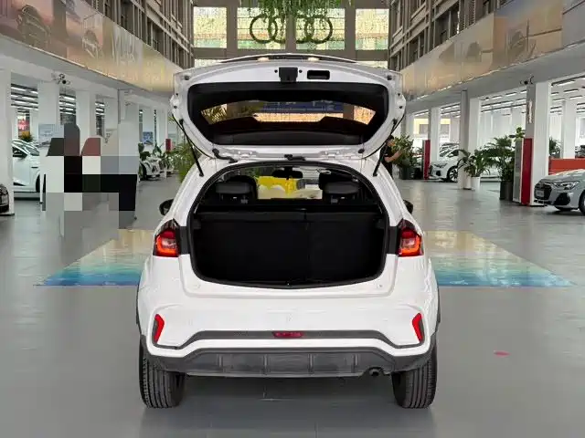 Фото 16 - Geely Vision X3