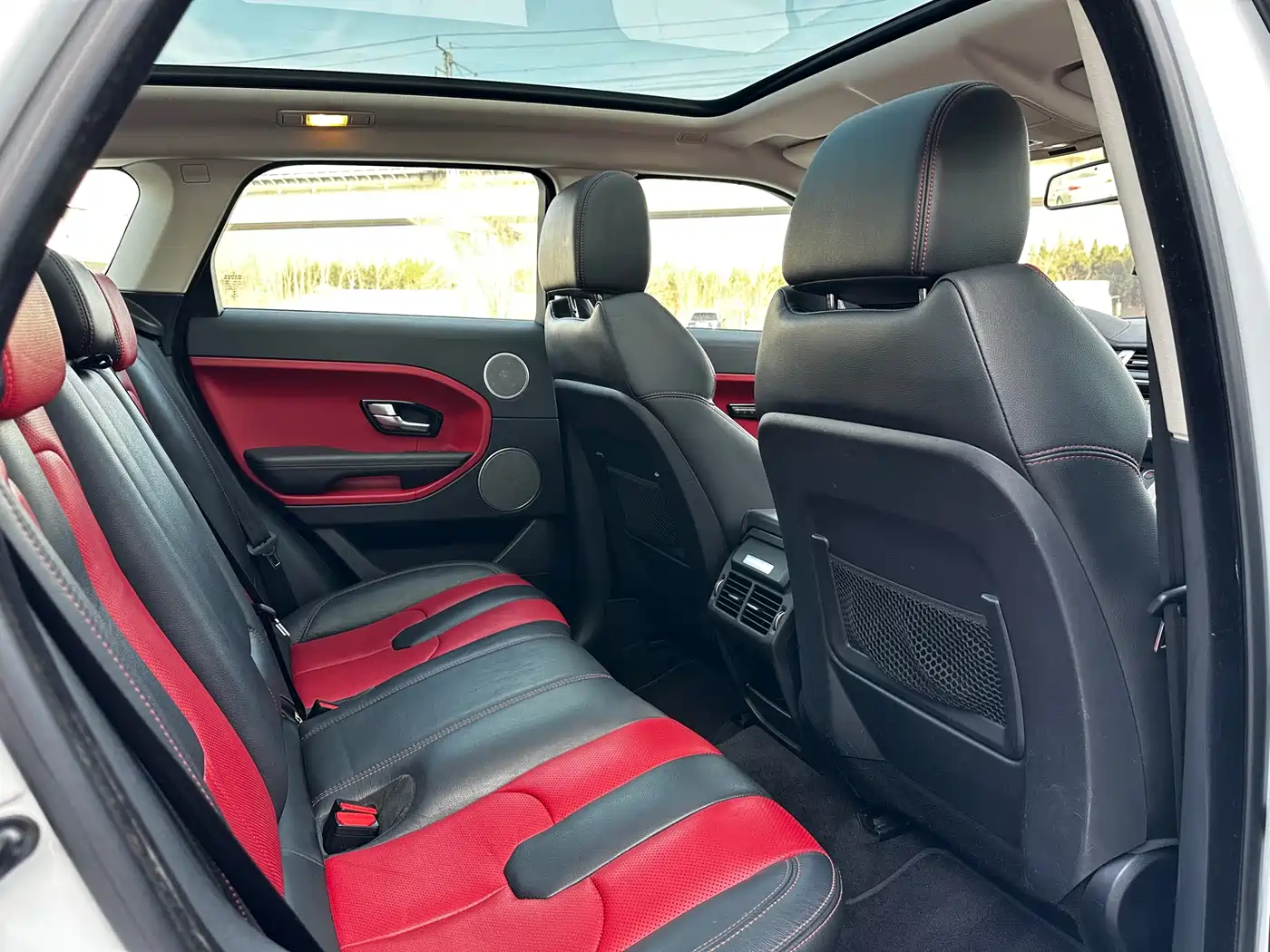 Land Rover Range Rover Evoque 2015 2.0T 5-Door Dynamic Edition фото 10