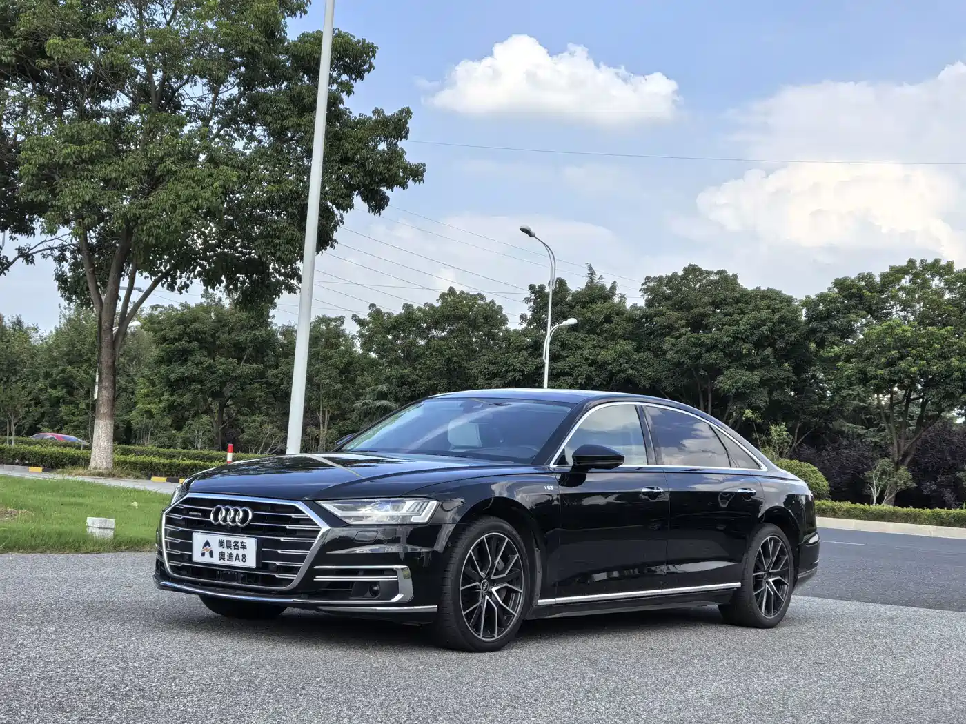 Фото 1 - Audi A8