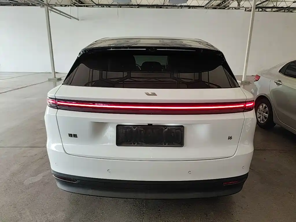 Фото 6 - Li Auto i6