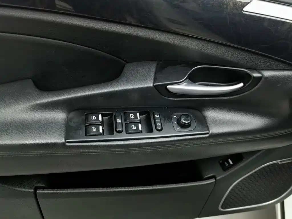 Фото 9 - Geely Borui