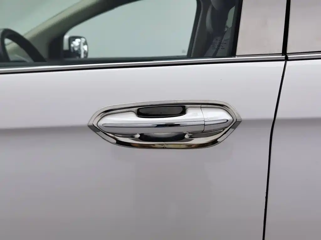Фото 18 - Ford Edge