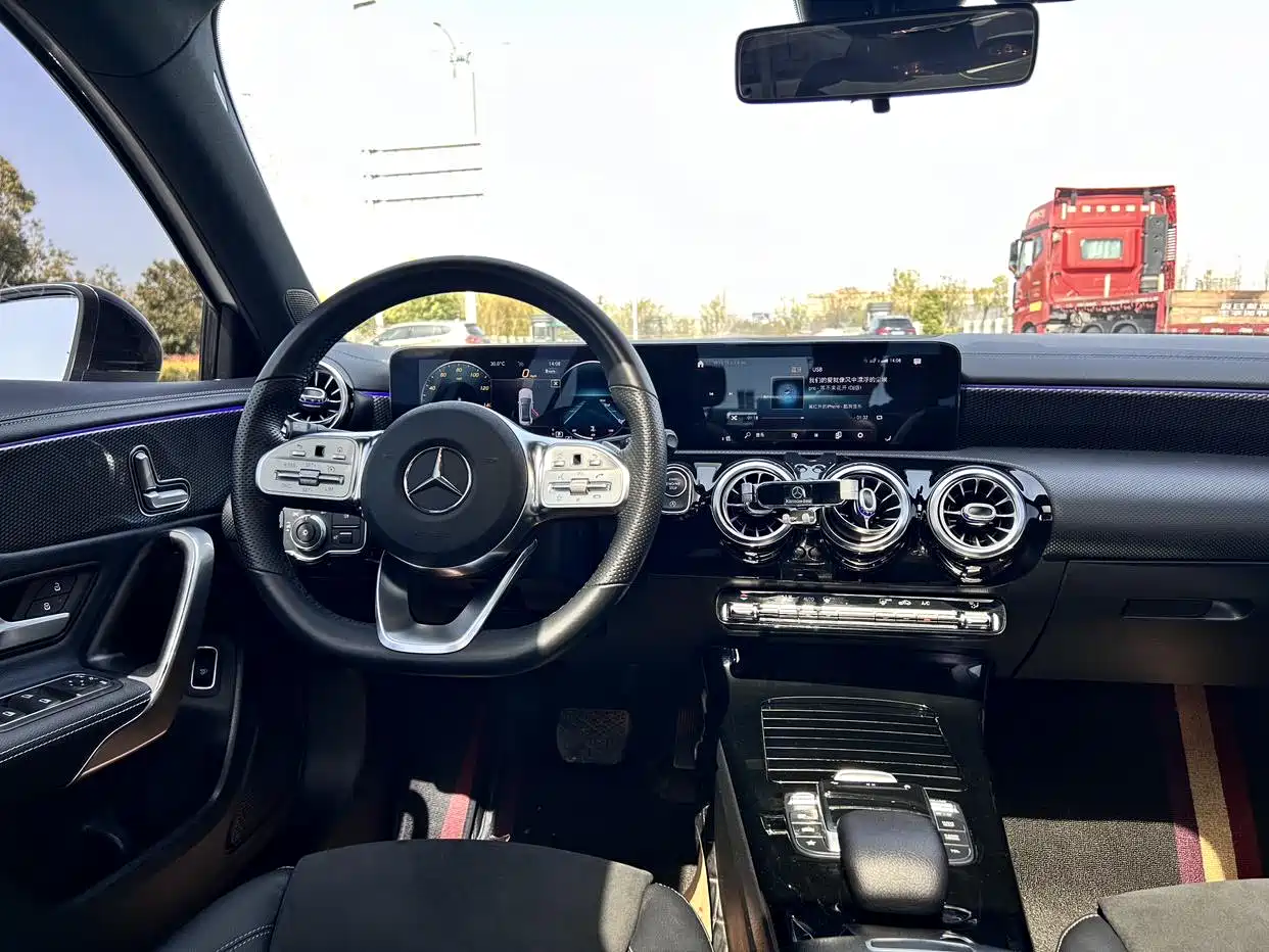 Mercedes-Benz A-Class 2021 A 200 L Sport Sedan Dynamic Type фото 15