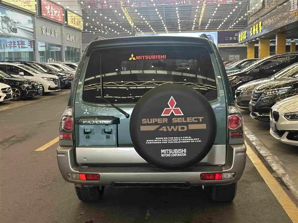 Mitsubishi Pajero 2010 2011 Mitsubishi Pajero V73 3.0L AT GLX