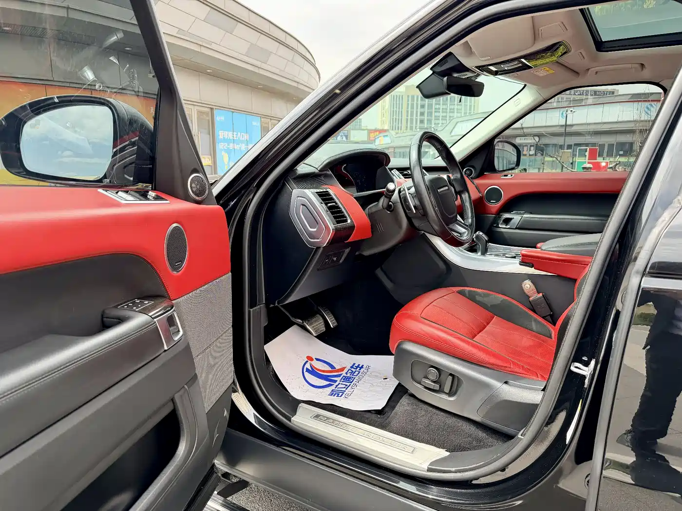 Land Rover Range Rover Sport 2021 3.0 L6 Gloss Black Edition фото 16