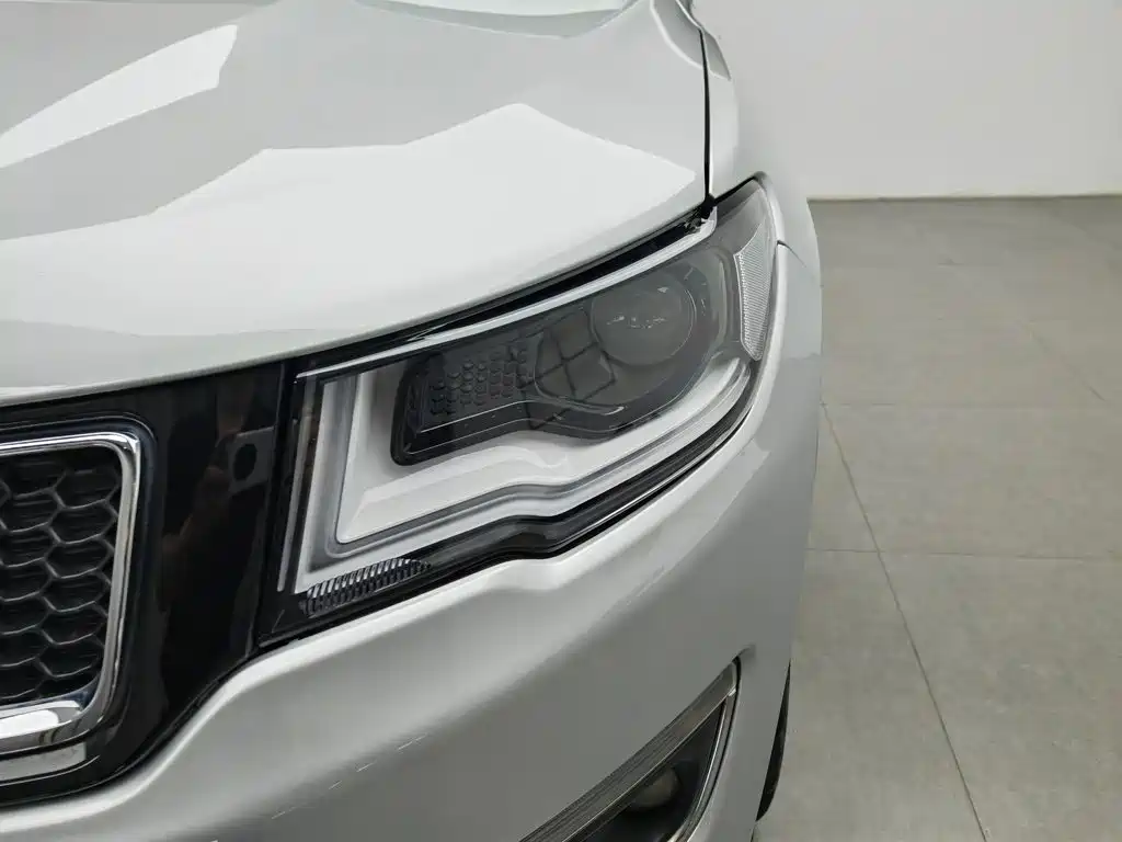 Photo 7 - Jeep Compass