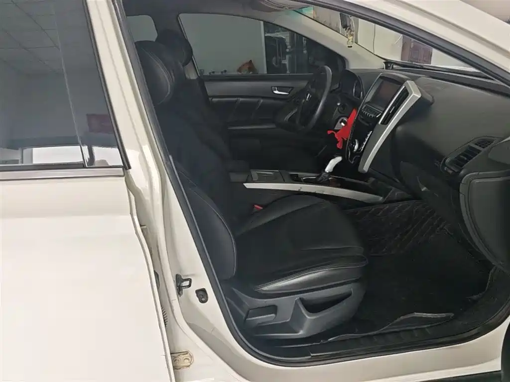 Luxgen U6 SUV 2016 2015 1.8T Innovation Upgrade