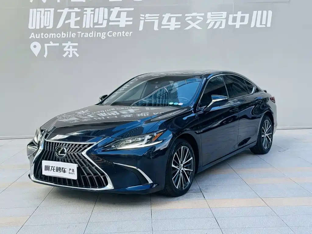 Фото 15 - Lexus ES