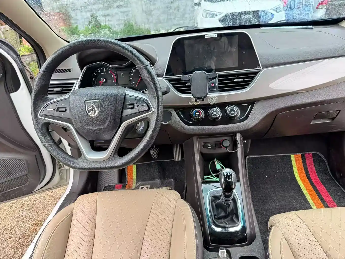 Baojun 310W 2018 2017 1.5L Manual Fashion Edition (China V)