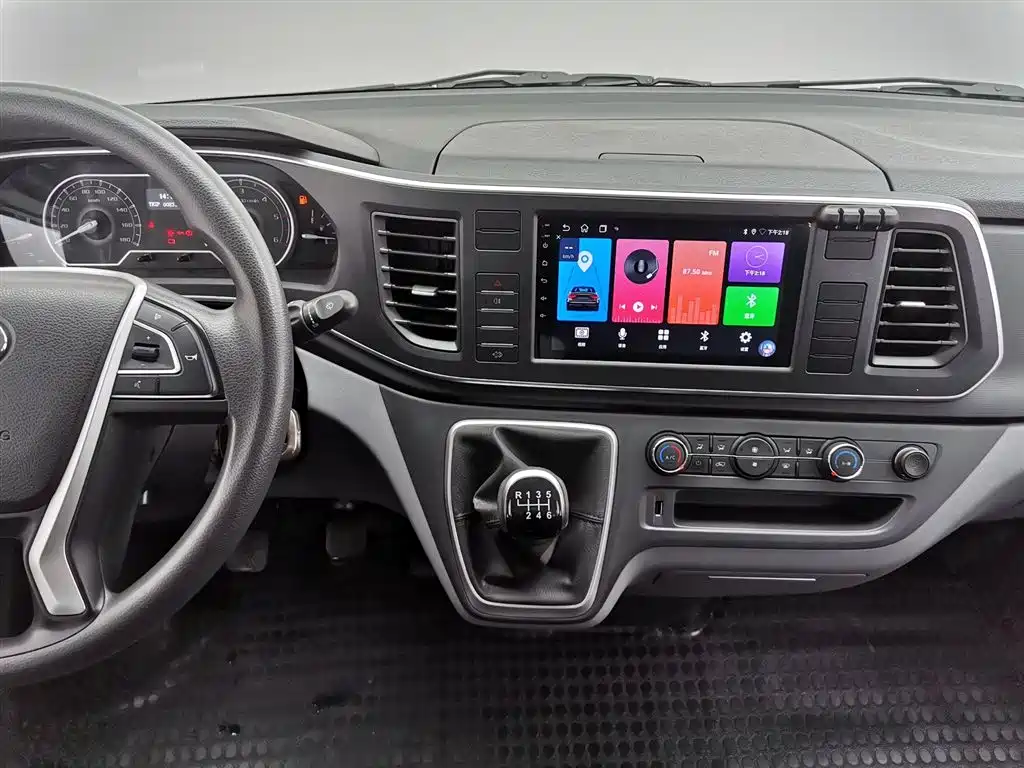 SAIC Maxus Xintu V80 2025 Value Edition Aoyun 2.0T Manual Short Wheelbase Ultra-Low Roof 127Ps 7/9-seater фото 12
