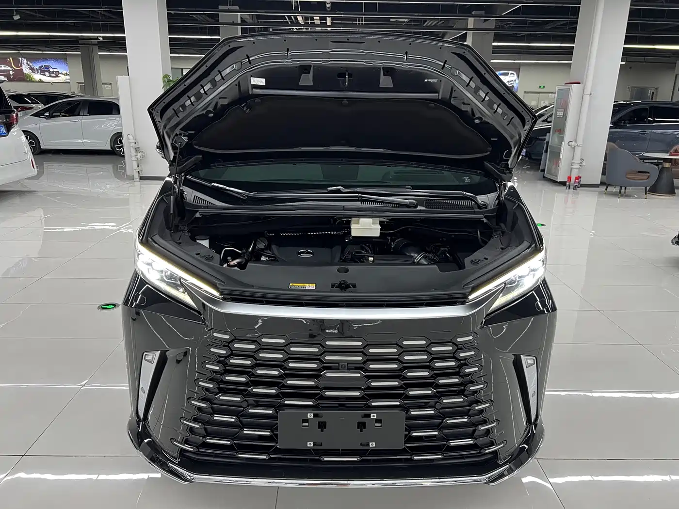 Lexus LM 2024 2023 500h 6-Seater Prestige Edition