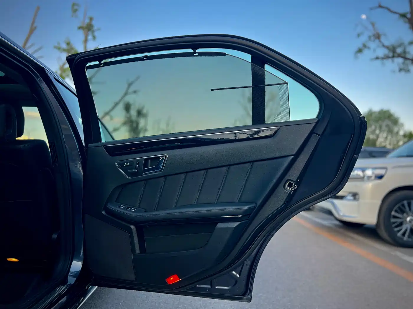 Mercedes-Benz E-Class 2010 E 300 L Fashion фото 33