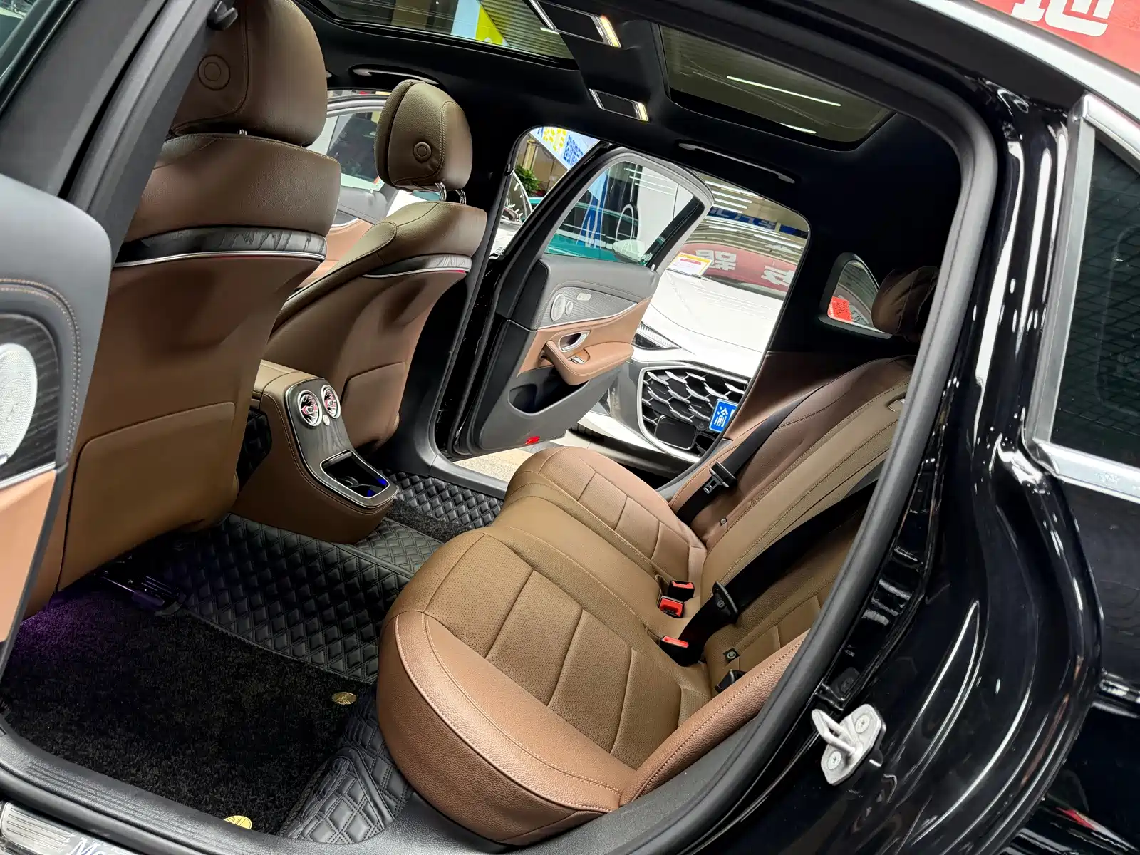 Photo 11 - Mercedes-Benz E-Class