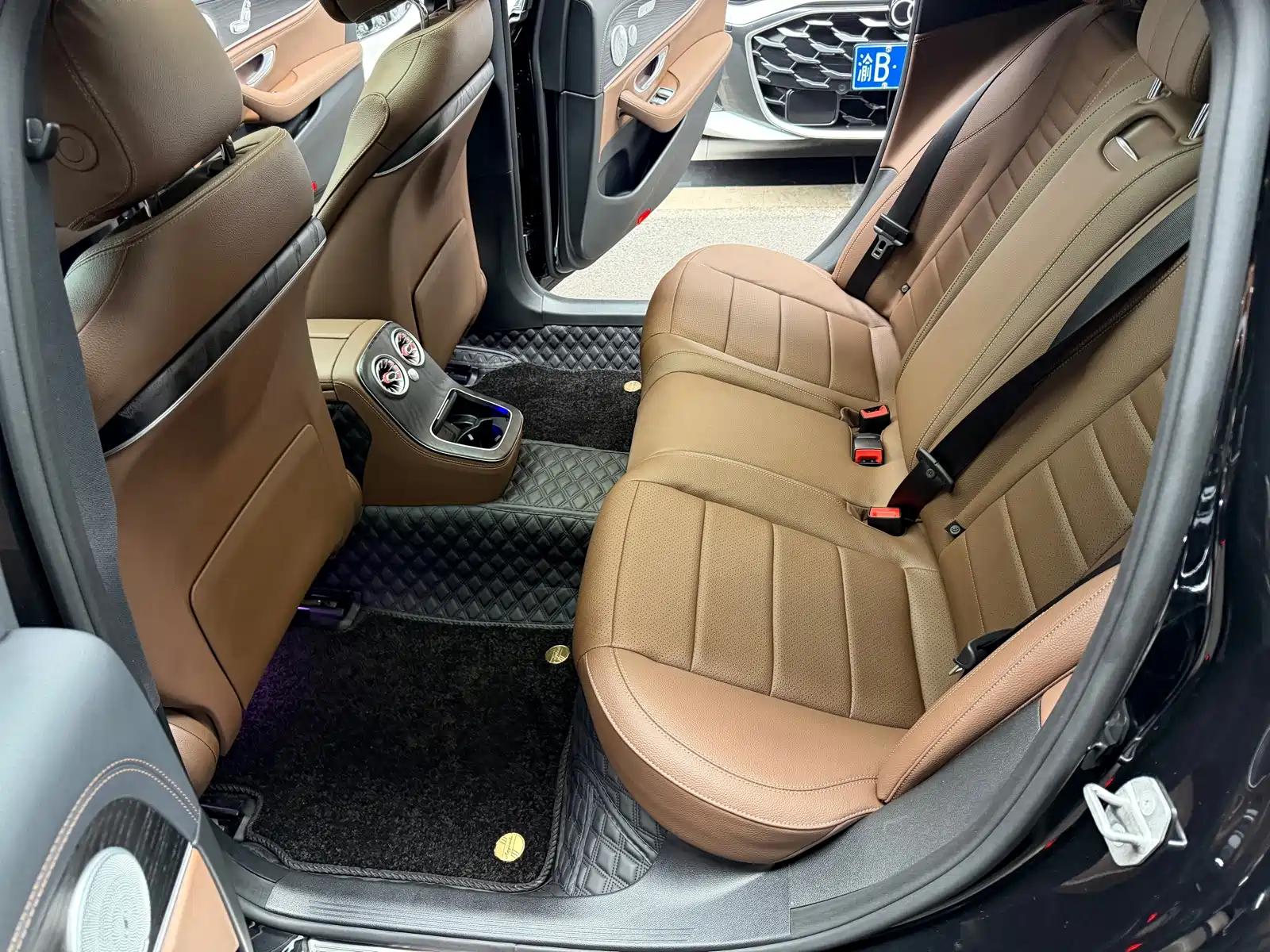 Photo 12 - Mercedes-Benz E-Class