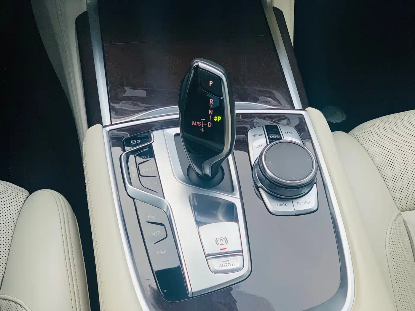 BMW 7 Series 2016 750Li xDrive 4-Seater фото 7