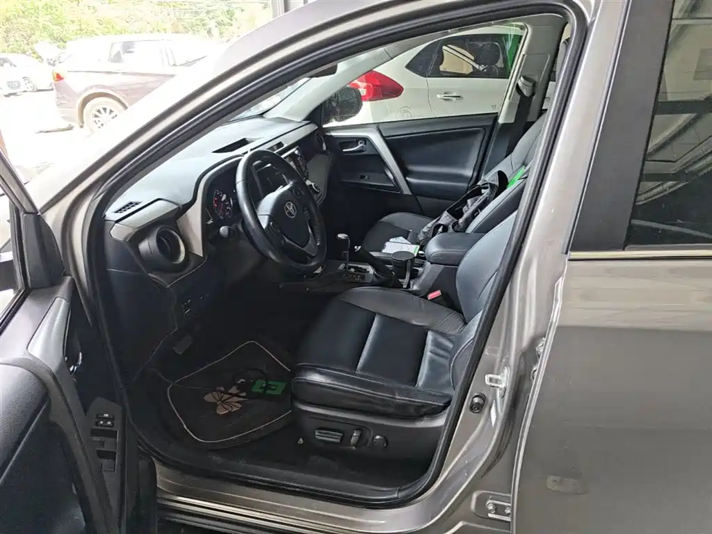 Photo 15 - Toyota RAV4 Rongfang