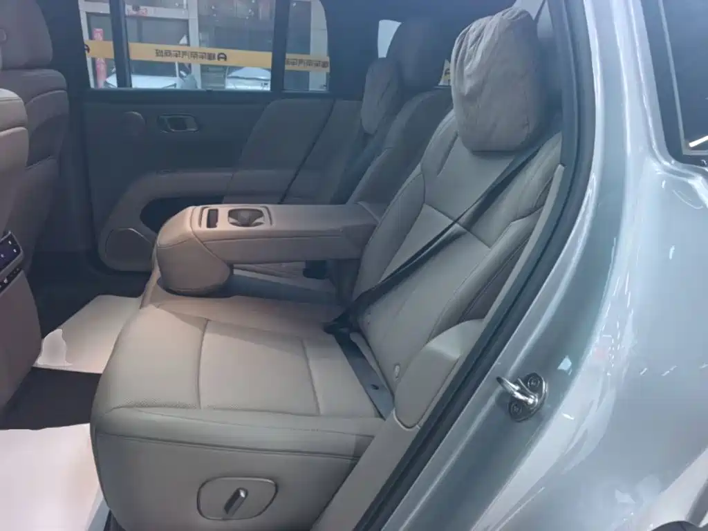 Фото 17 - Li Auto i6