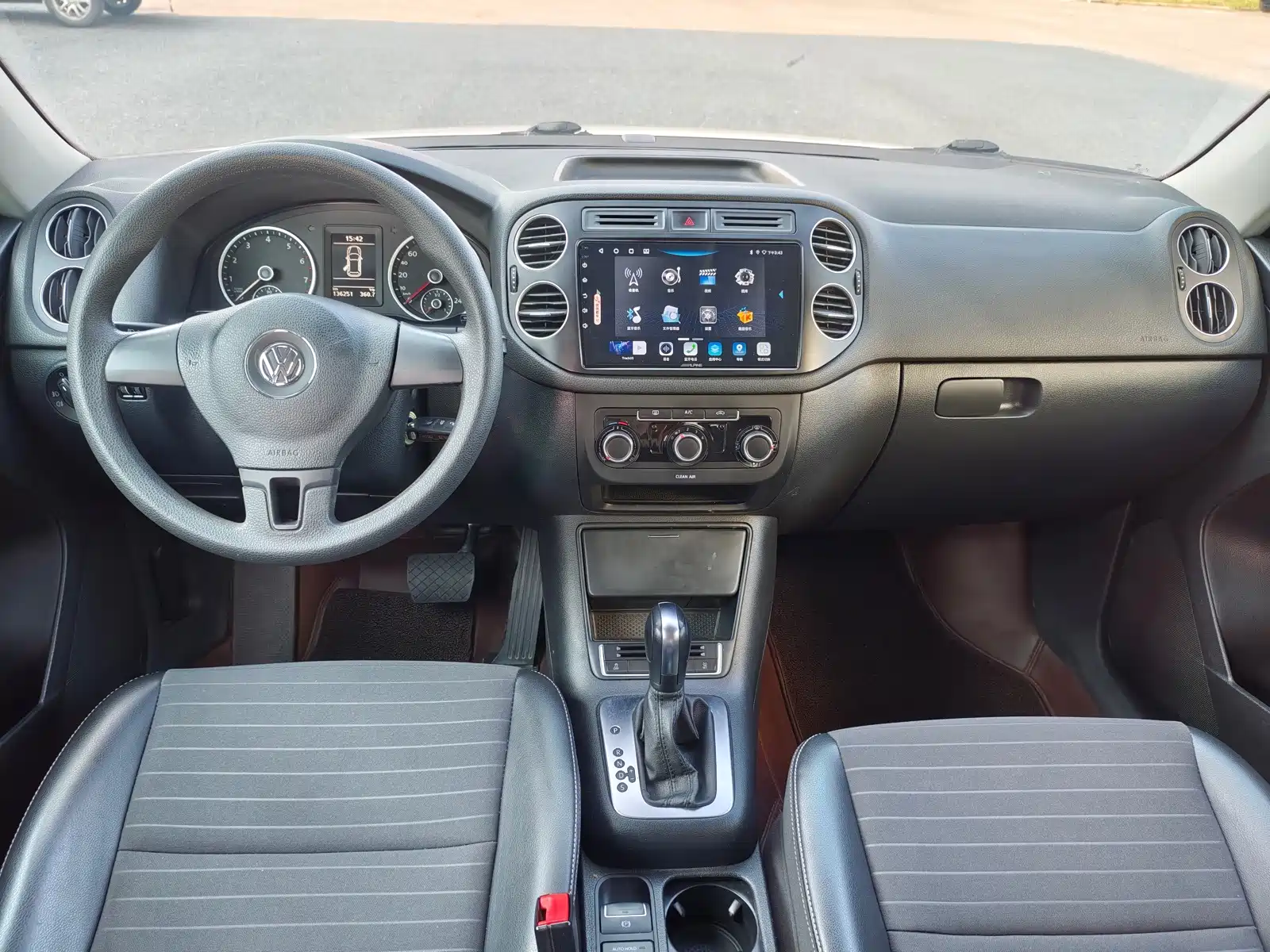 Photo 10 - Volkswagen Tiguan