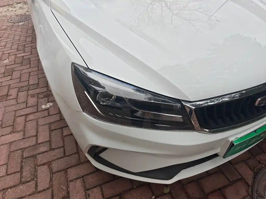 Фото 7 - Geely Emgrand