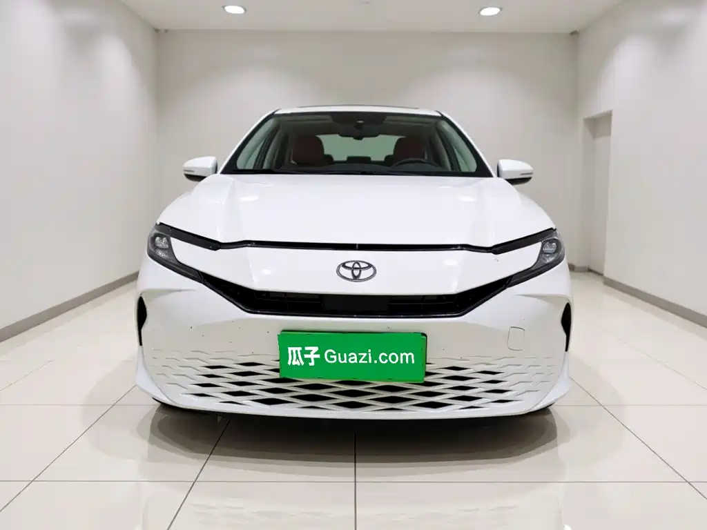 Toyota Camry 2025 2024 Hybrid 2.0HGVP Luxury Edition