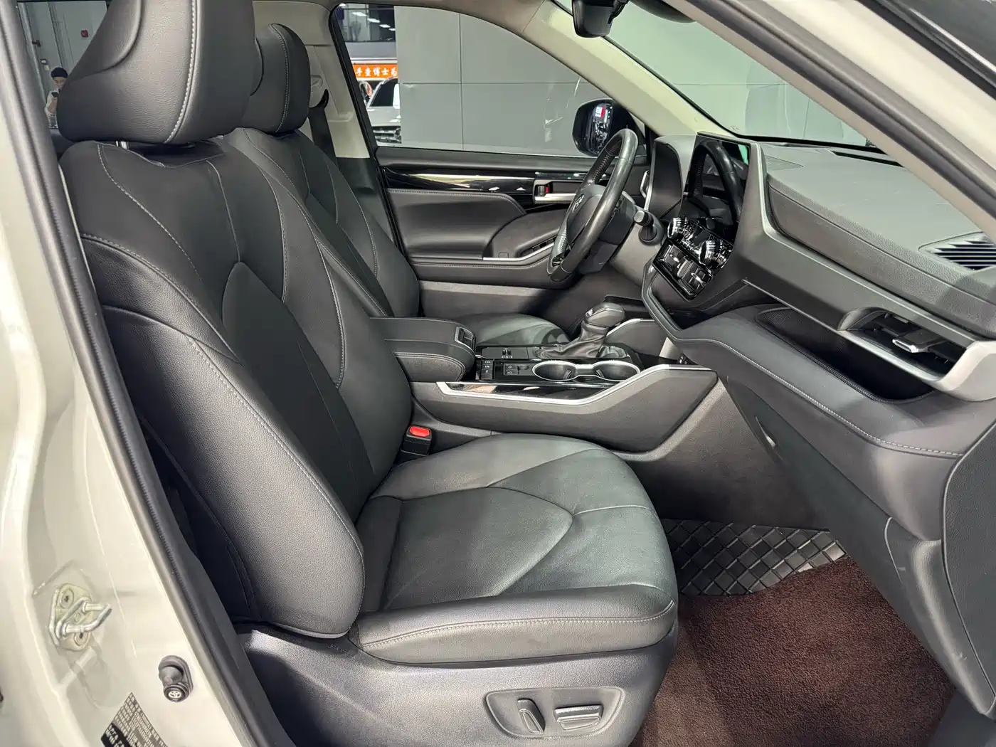 Фото 9 - Toyota Highlander