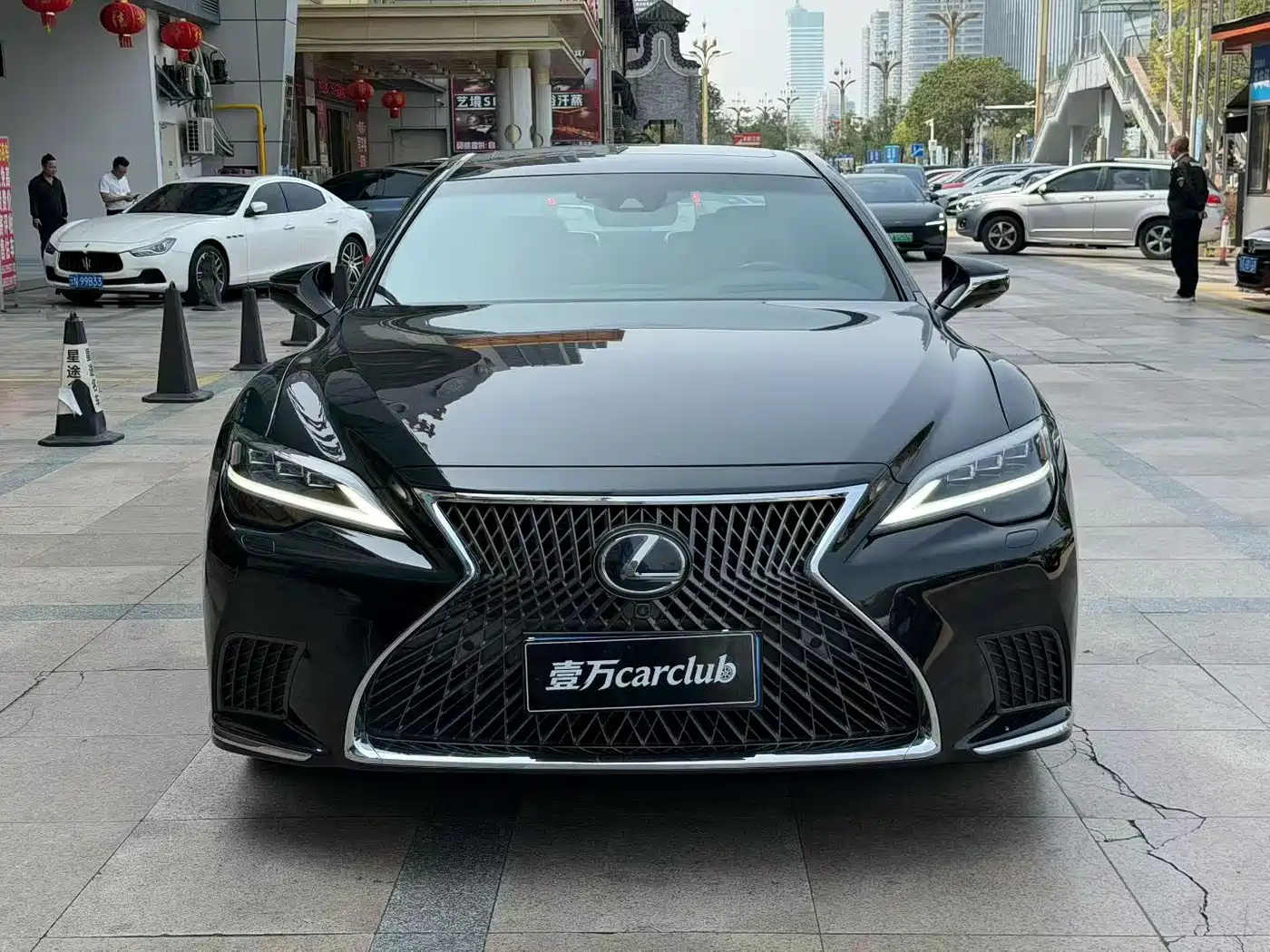 Lexus LS 2021 500h Luxury Edition фото 2