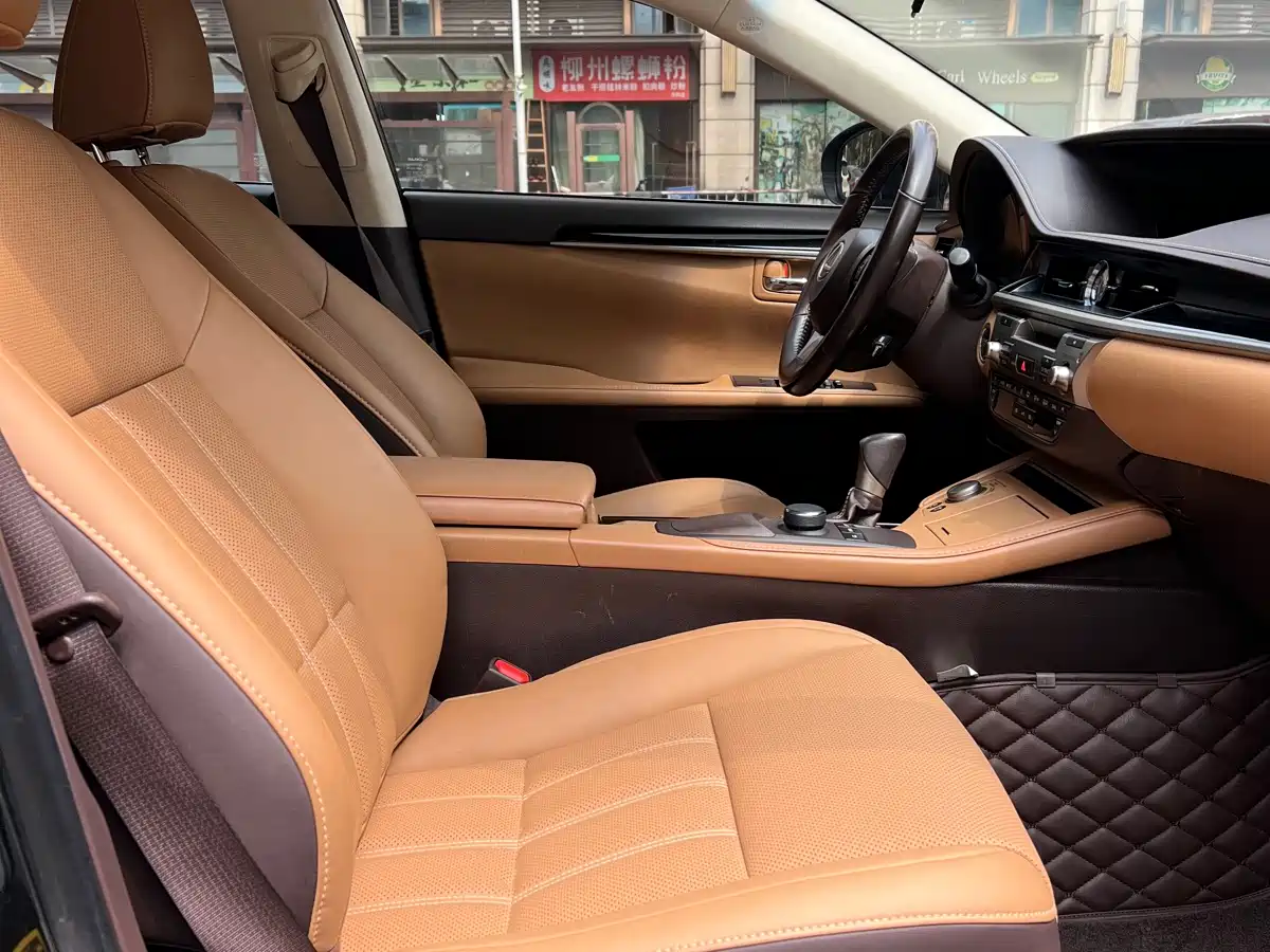 Lexus ES 2015 200 Comfort Edition фото 16