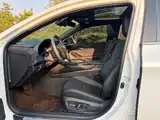 Photo 10 - Toyota Avalon