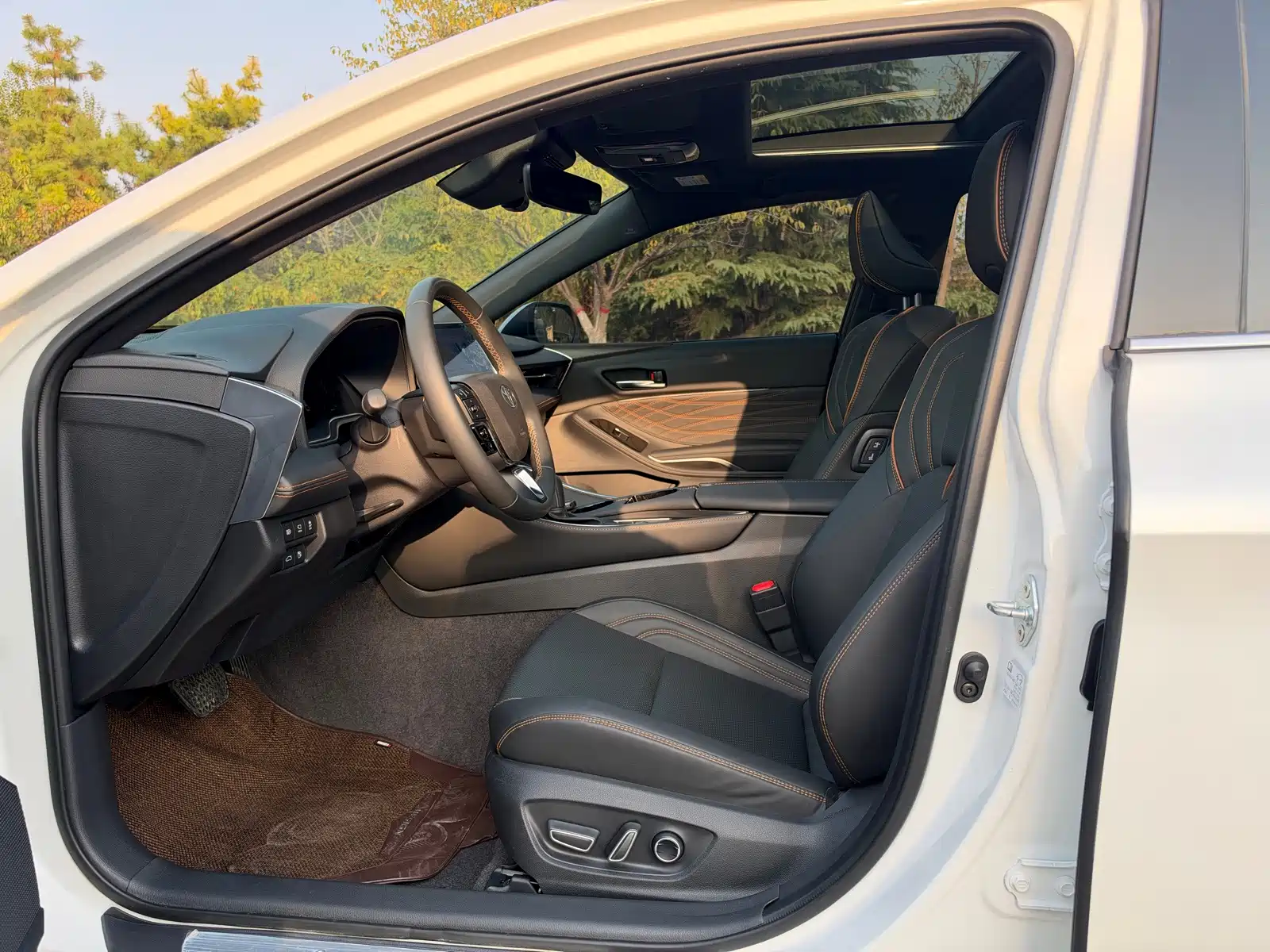 Photo 10 - Toyota Avalon