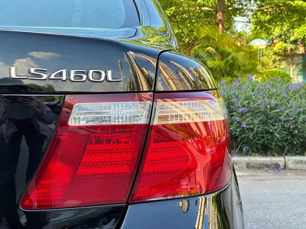 Фото 27 - Lexus LS
