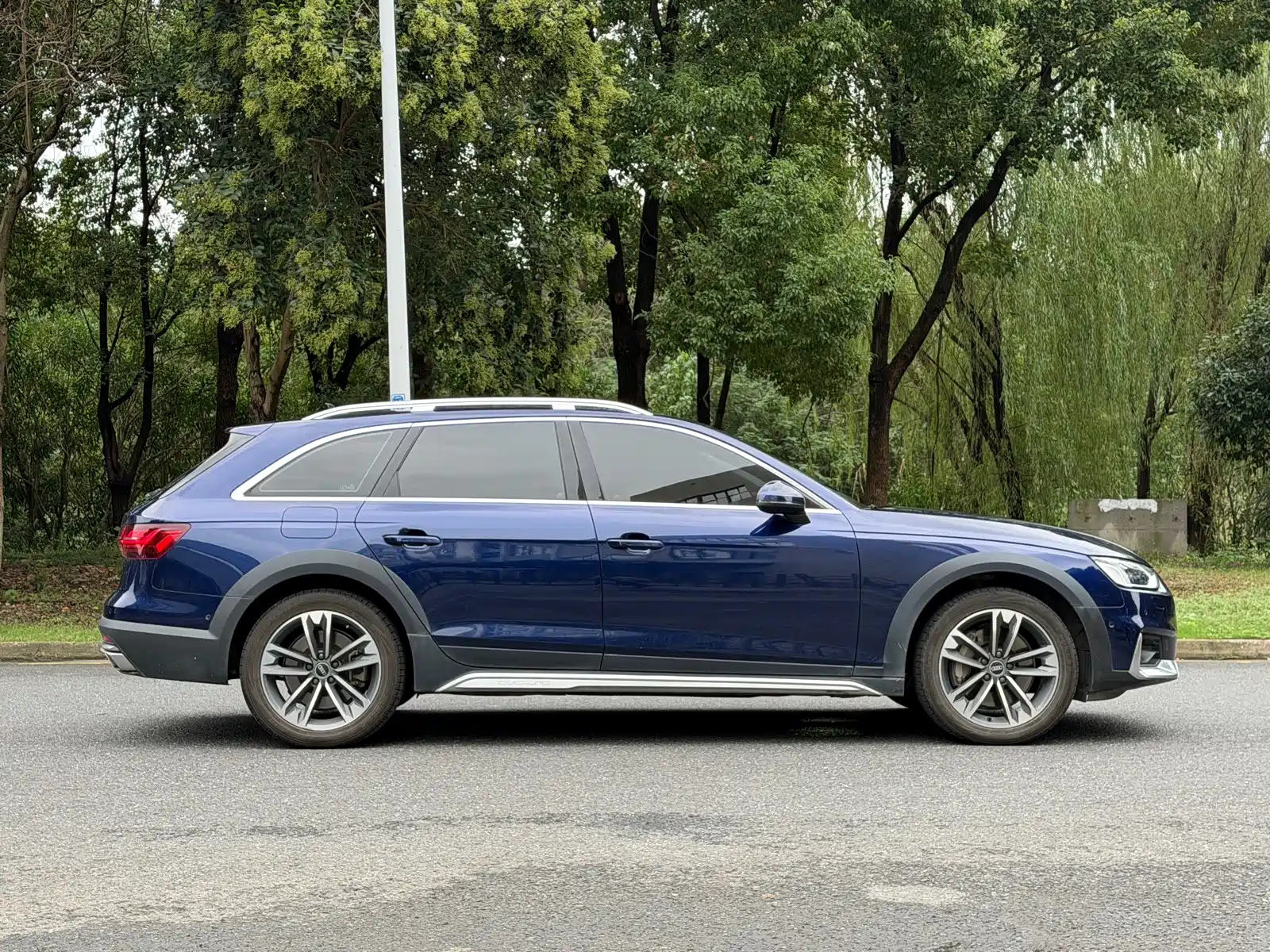 Photo 7 - Audi A4 (Import)