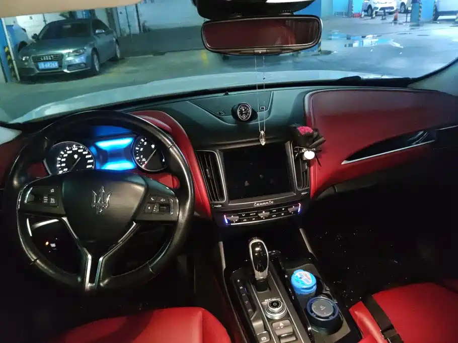Photo 12 - Maserati Levante