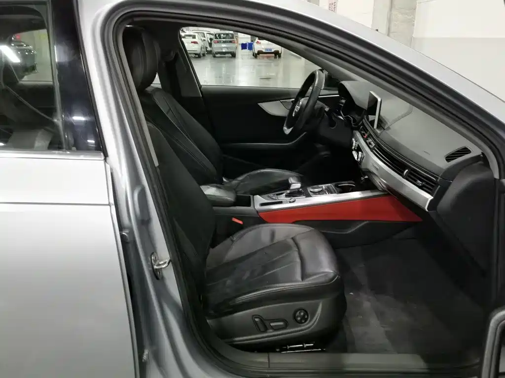 Фото 23 - Audi A4L