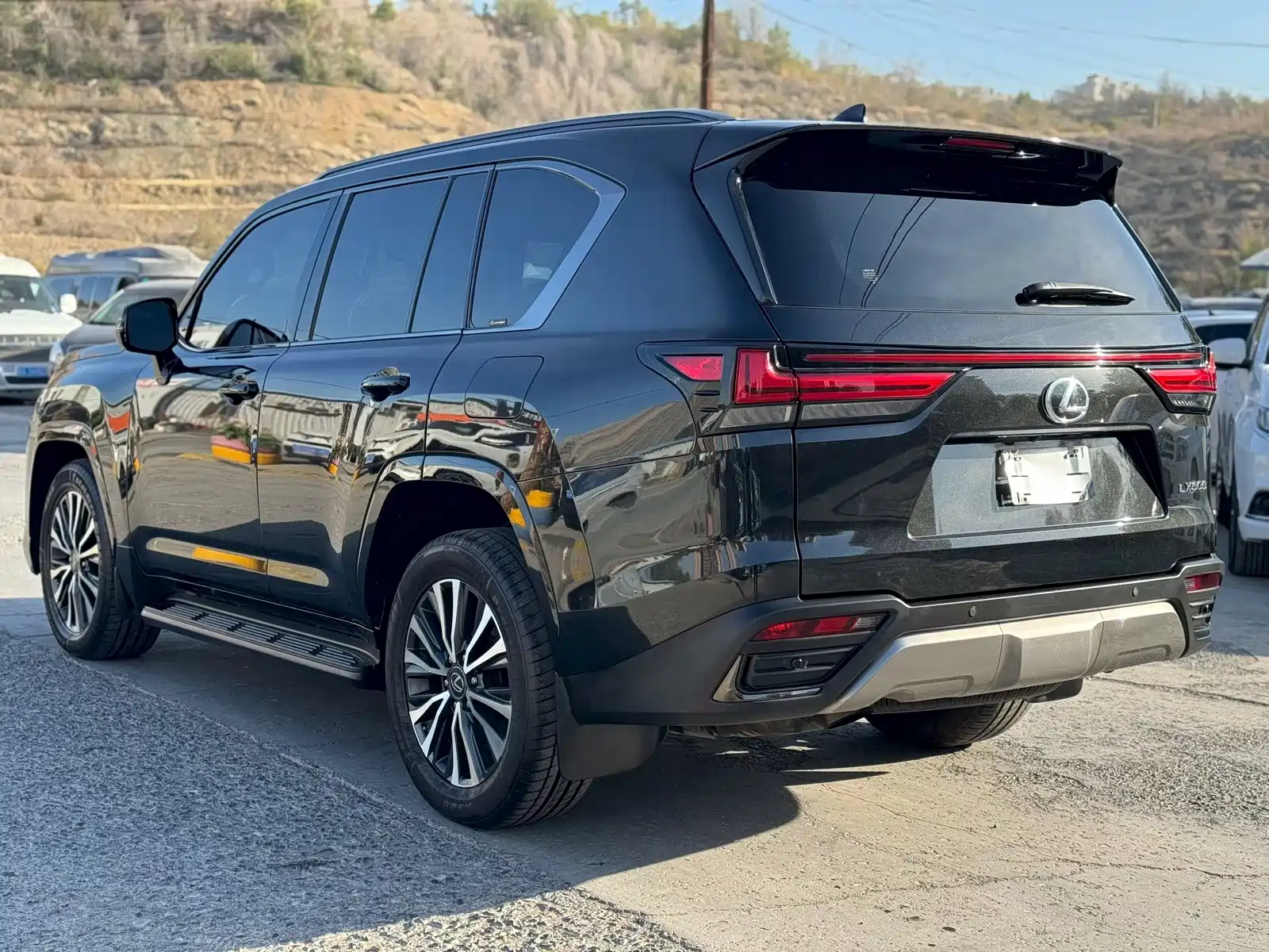 Фото 7 - Lexus LX