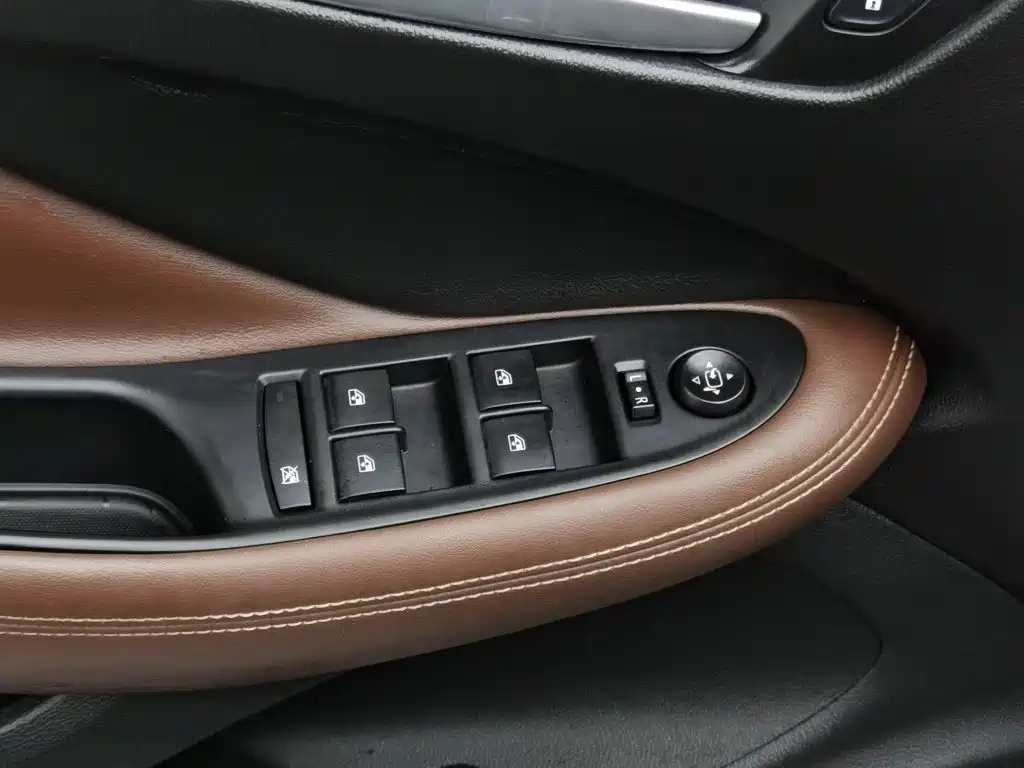 Фото 9 - Buick Envision Plus