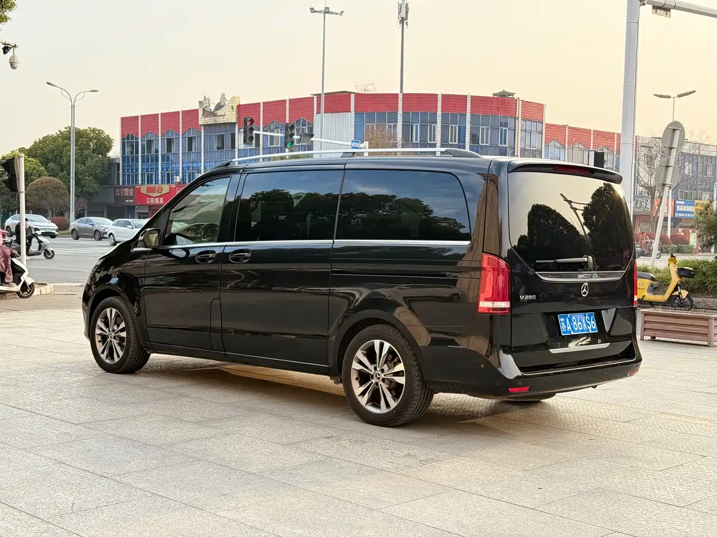 Mercedes-Benz V-Class 2018 V 260 AMG Sport Edition China VI фото 6