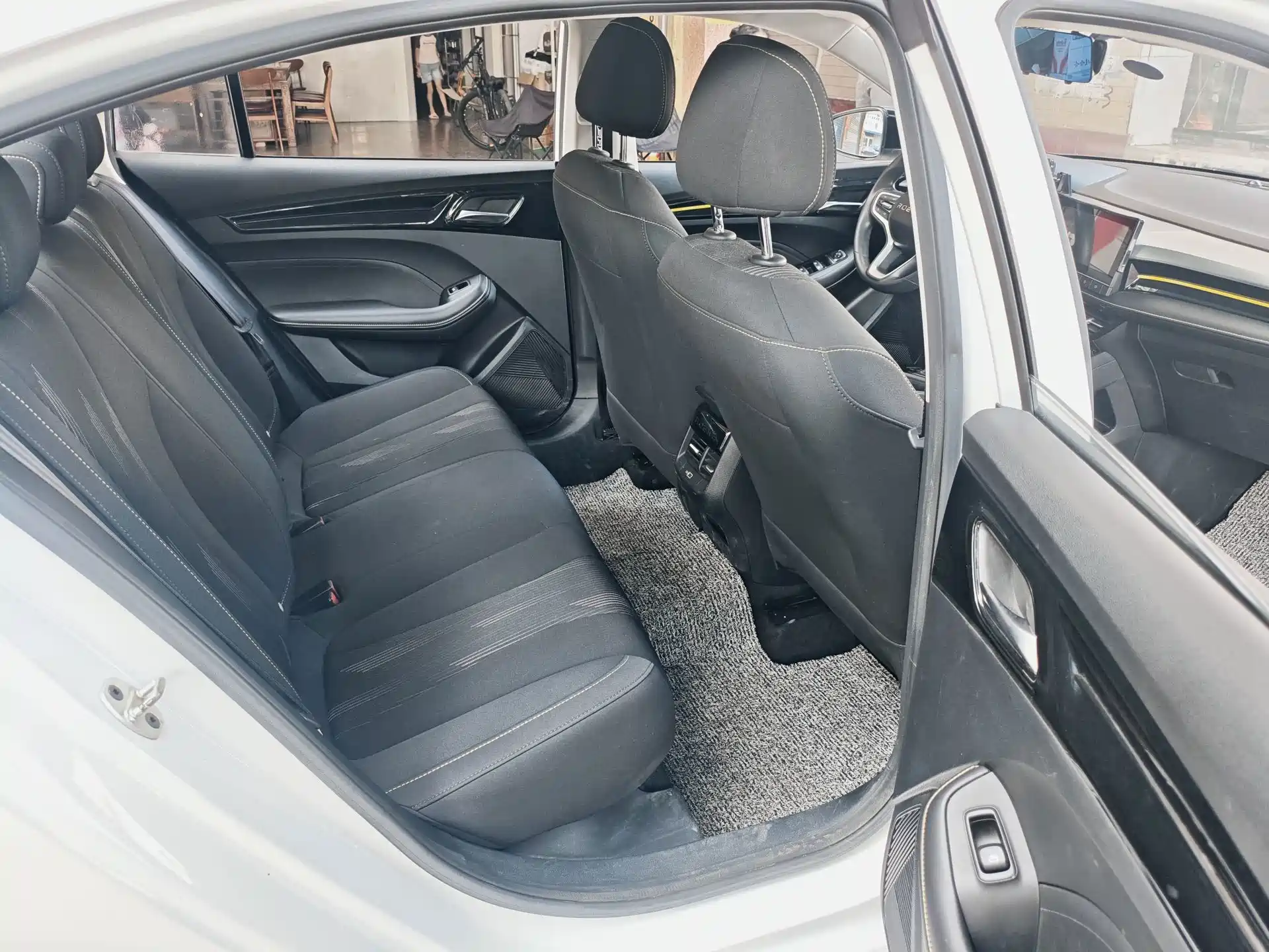 Фото 3 - Roewe i5