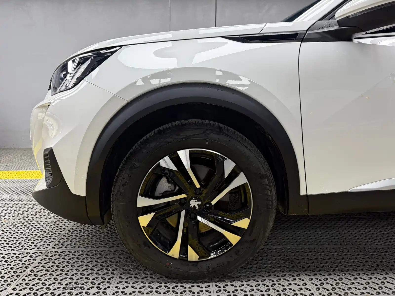 Photo 9 - Peugeot 2008