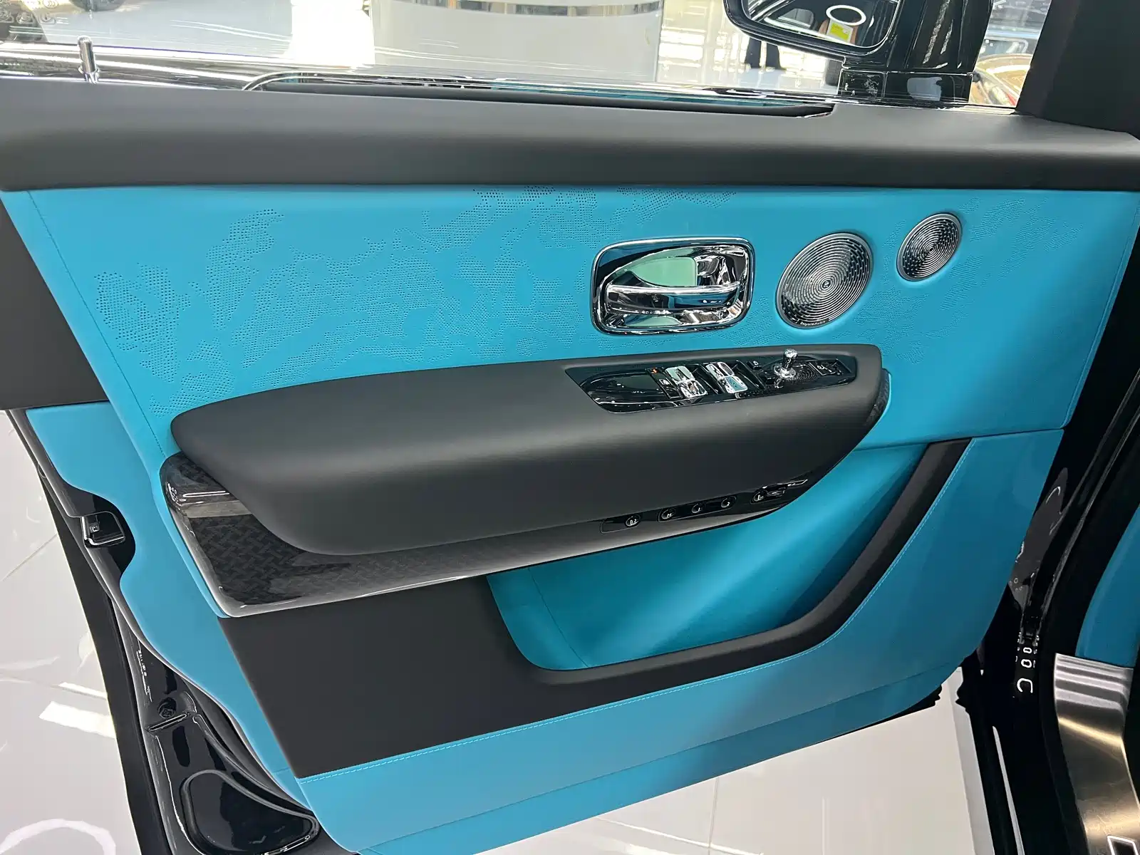 Фото 24 - Rolls-Royce Cullinan