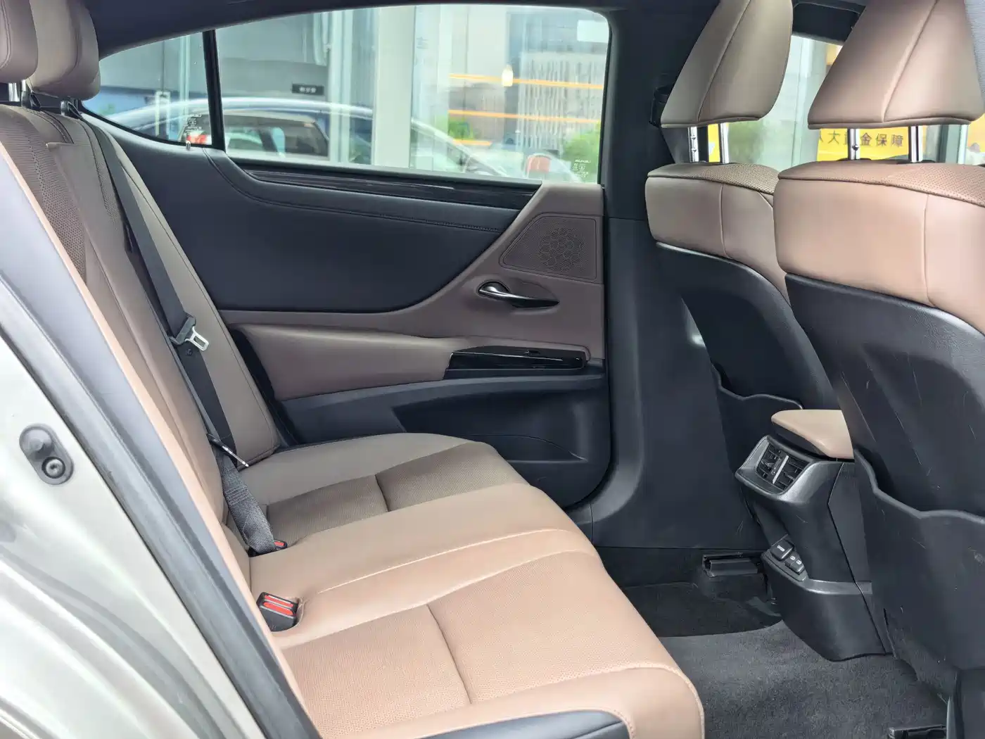 Фото 5 - Lexus ES