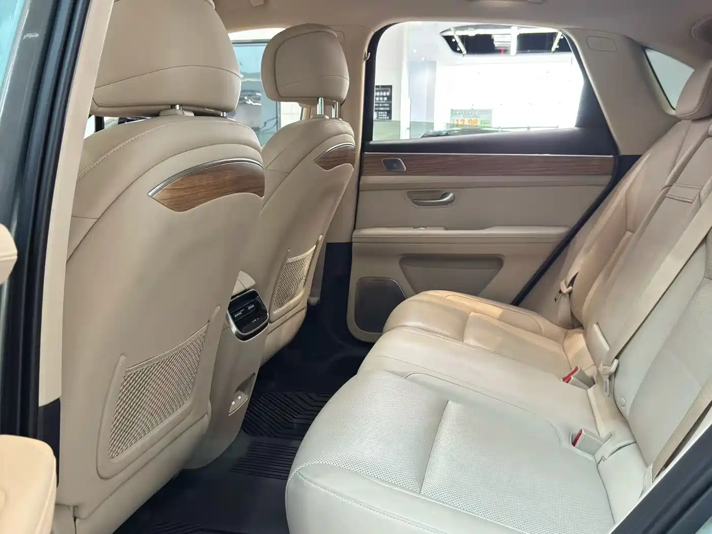 AITO Wenjie AITO M5 2022 Pure Electric RWD Standard Edition фото 8