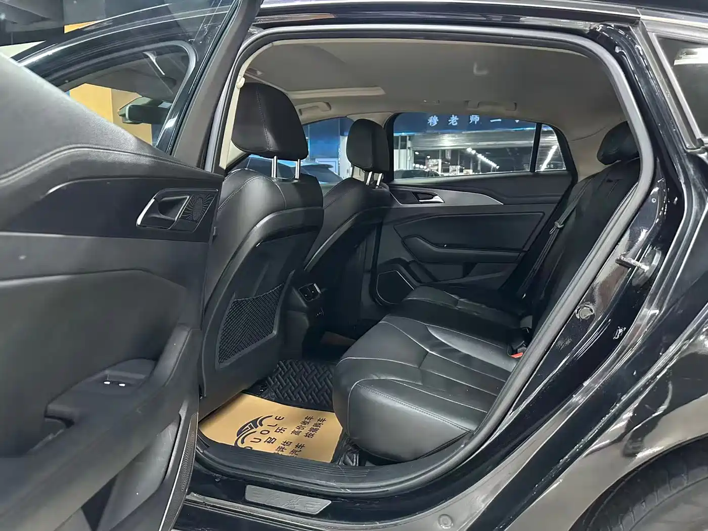 Фото 6 - Hongqi H5
