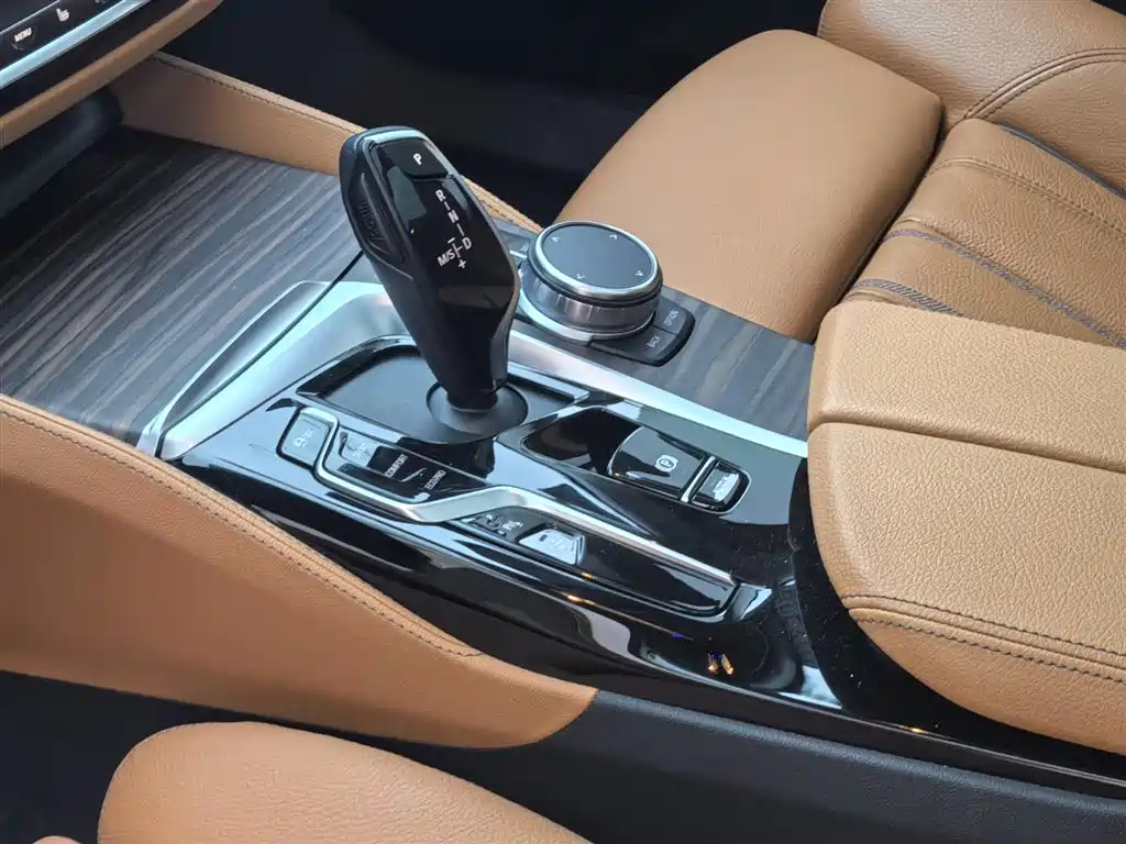 BMW 6 Series GT 2024 2022 Model 630i Luxury Design Package